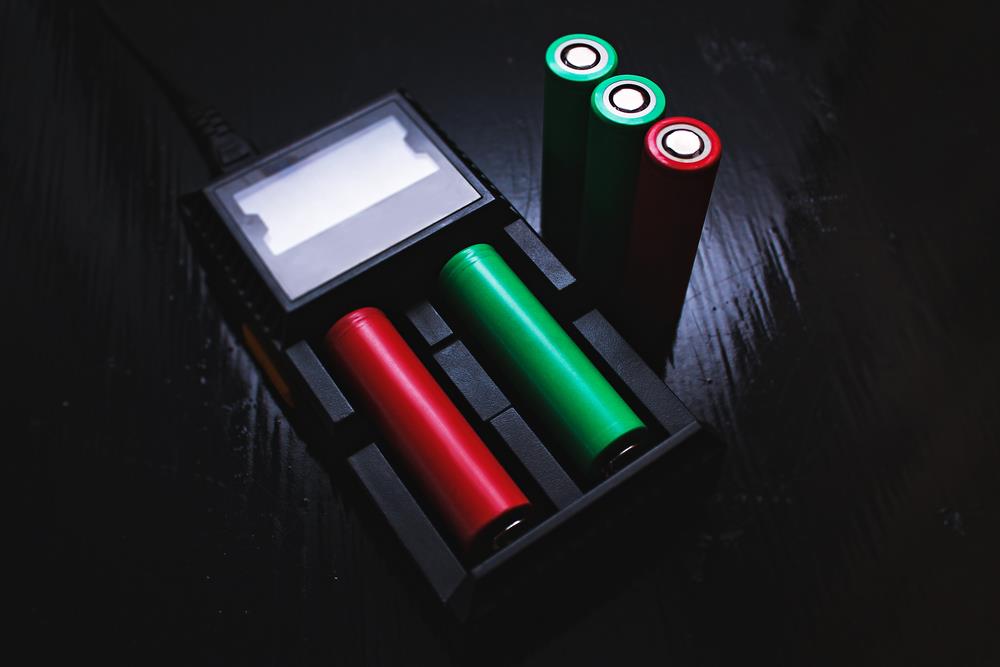 5 of the BEST 18650 BATTERY for FLASHLIGHT and Awesome Packages